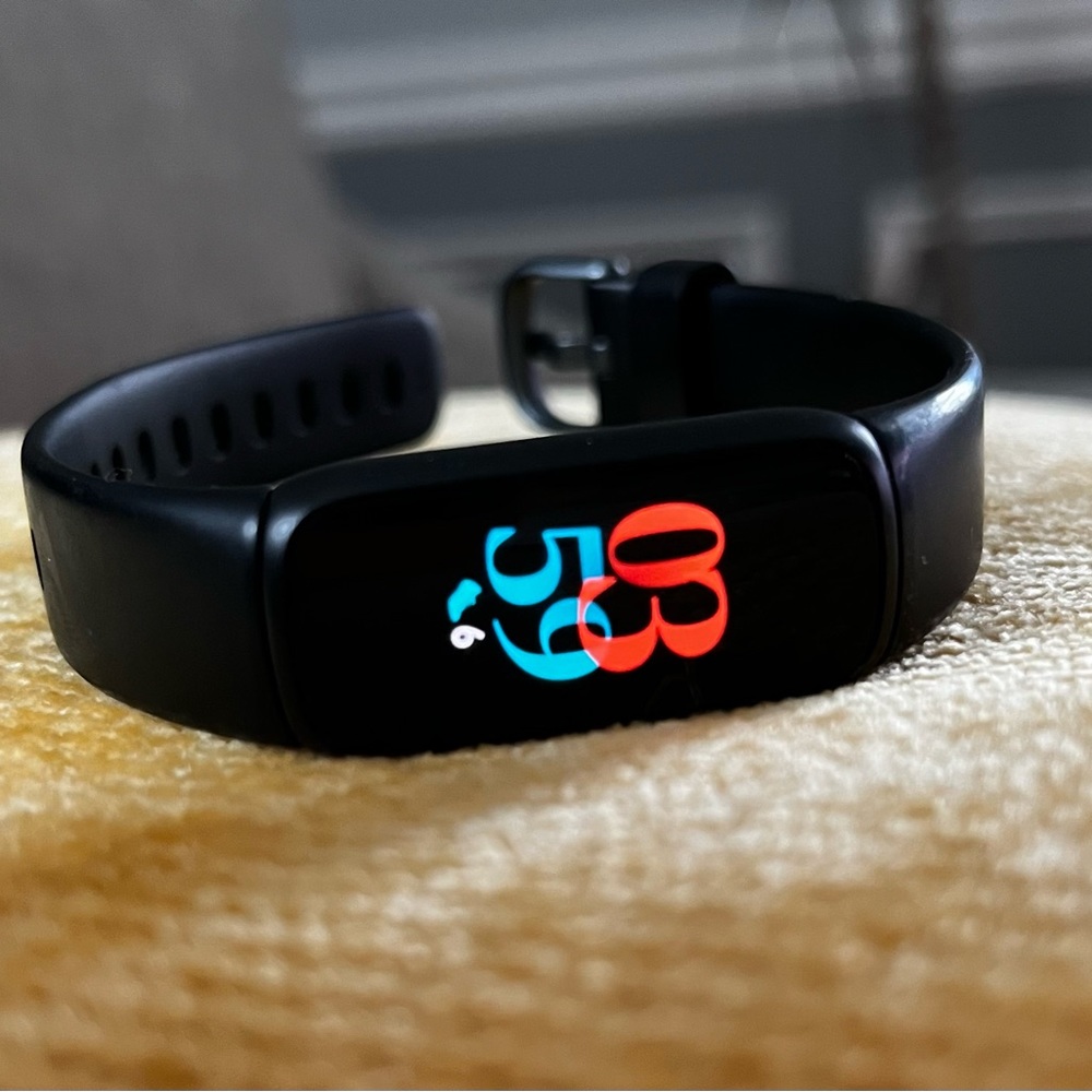 Fitbit Luxe with Charger